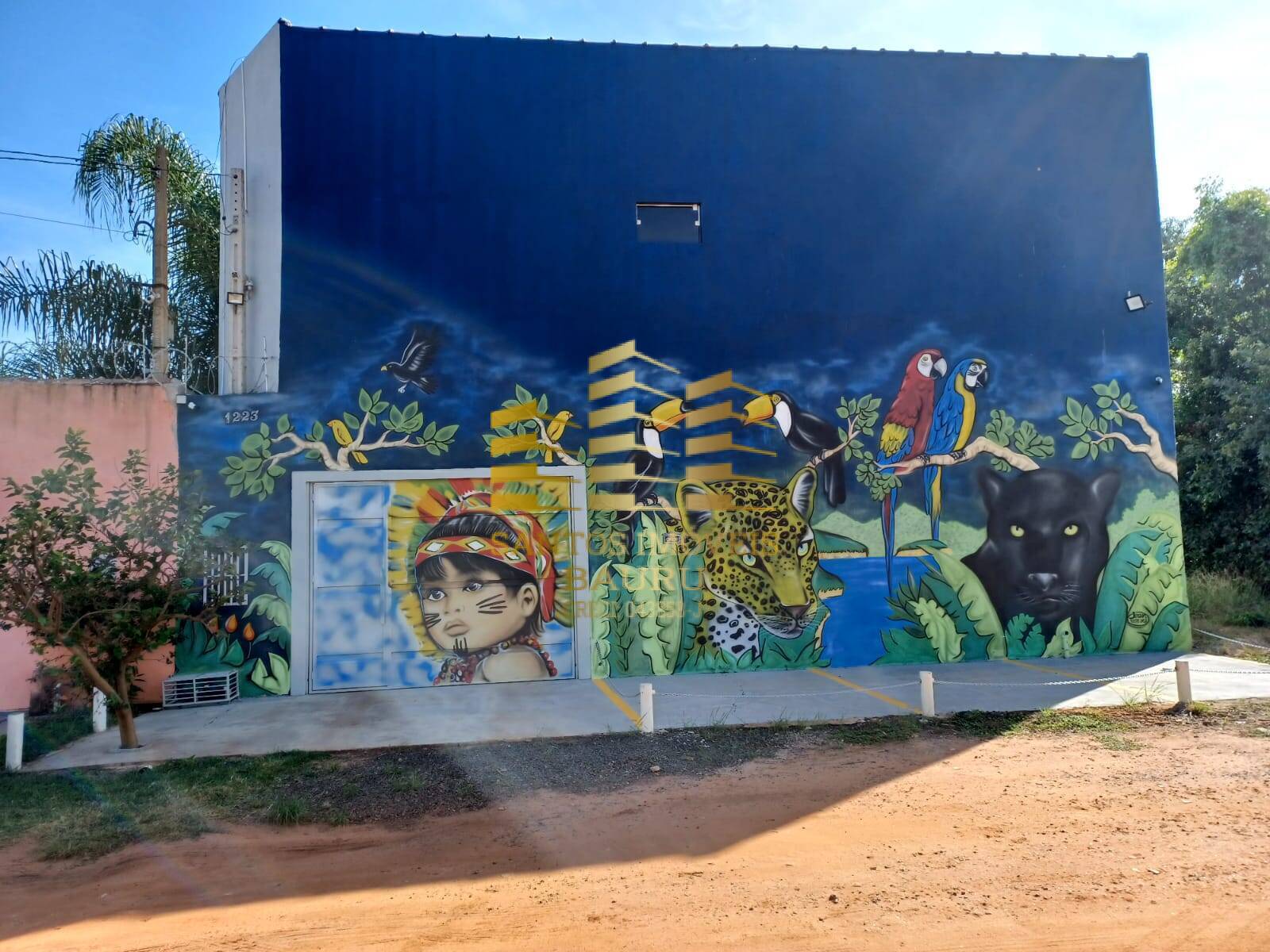 Casa à venda com 4 quartos, 300m² - Foto 1
