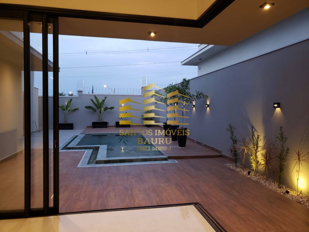 Casa de Condomínio à venda com 3 quartos, 253m² - Foto 2