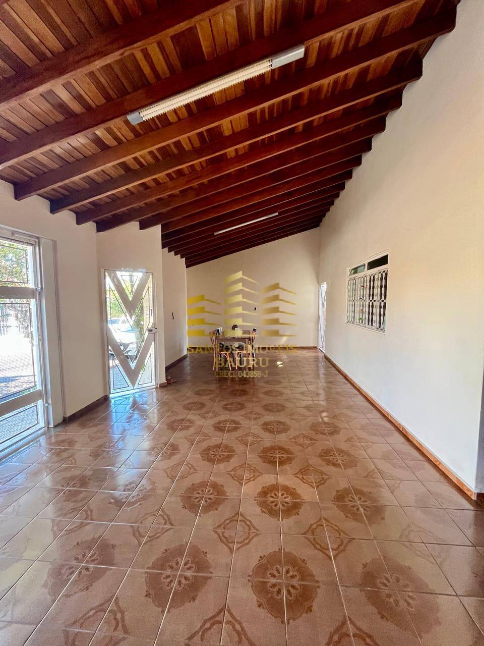 Casa à venda com 3 quartos, 440m² - Foto 1