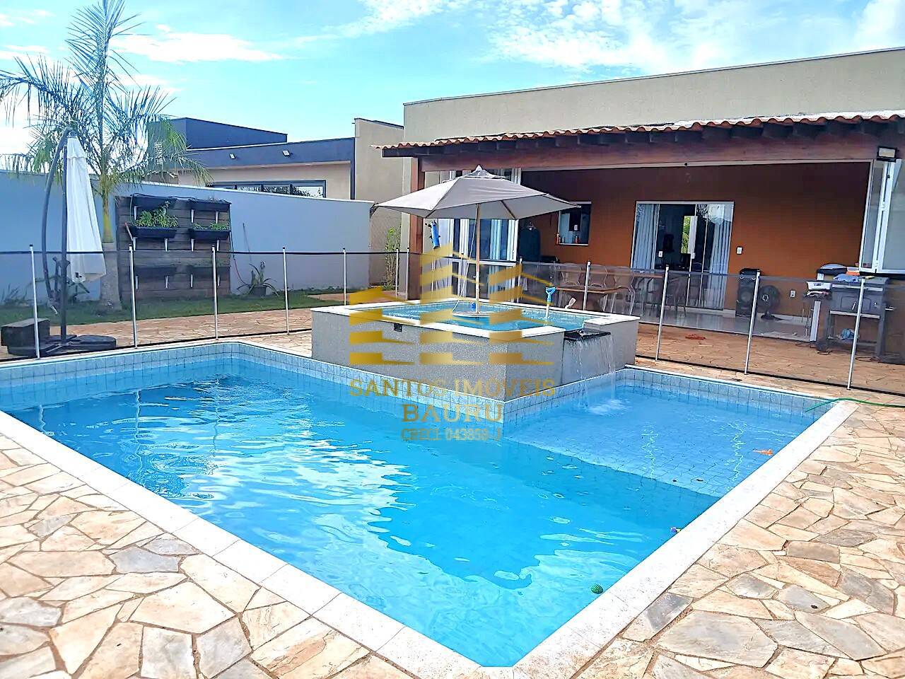 Casa à venda com 2 quartos, 157m² - Foto 1